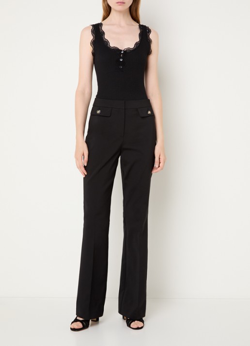 NIKKIE Arlynn tanktop met ribstructuur en details van kant - voorkant 4 zwart