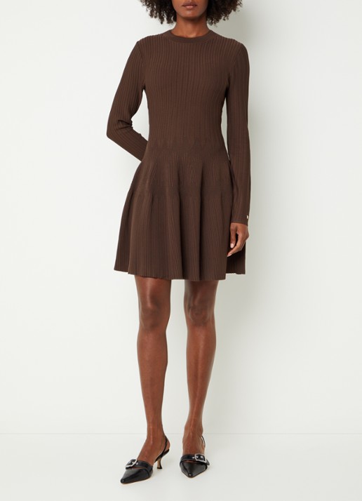 NIKKIE Aubrie midi jurk met structuur - voorkant 4 donkerbruin