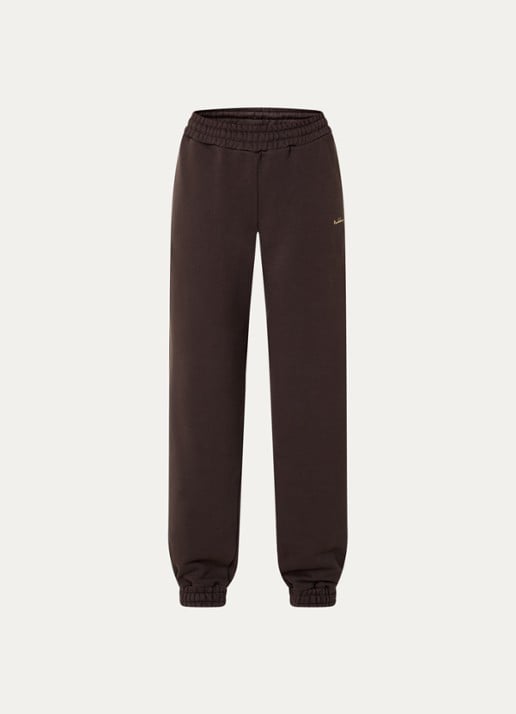 NIKKIE Avaleigh loose fit tappered fit joggingbroek met logo - voorkant donkerbruin