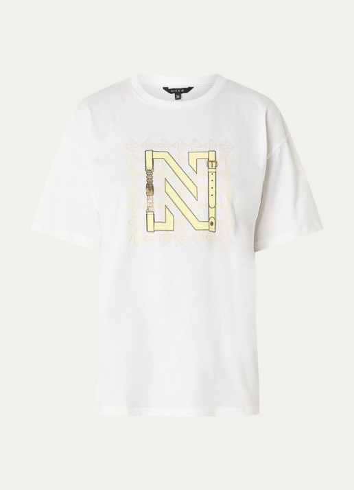 NIKKIE Chain T-shirt met print - voorkant geel