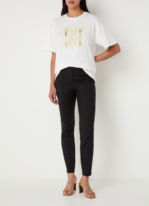 NIKKIE Chain T-shirt met print - voorkant 2 geel