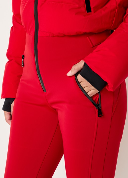 NIKKIE Gemma flared fit skipak met opbergbare capuchon en ritszakken - detail 4 rood