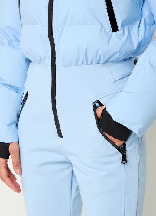 NIKKIE Gemma flared fit skipak met opbergbare capuchon en ritszakken - detail 7 lichtblauw