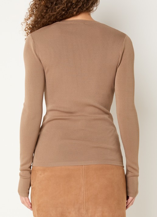 NIKKIE Jolie fijngebreide longsleeve met stretch - achterkant 2 lichtbruin