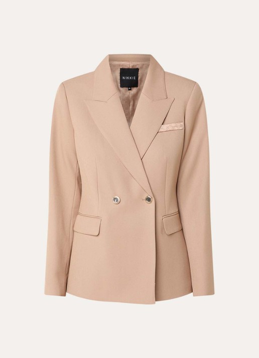 NIKKIE Oakland double-breasted blazer met schoudervulling en klepzakken - voorkant camel