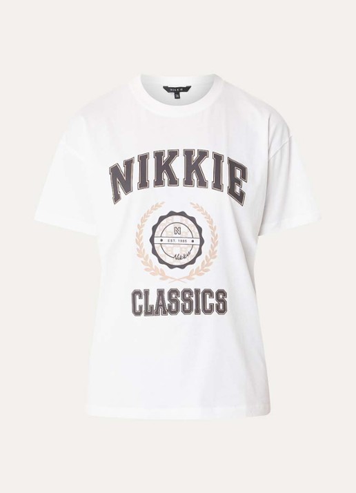 NIKKIE Odessi T-shirt met logoprint - voorkant 2 gebroken wit