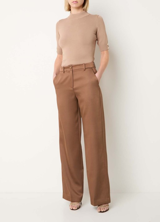 NIKKIE Omahah high waist straight fit broek van satijn - voorkant 3 hazelnootbruin