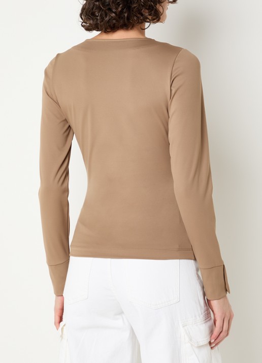 NIKKIE Oshawa top met ronde hals - achterkant 4 cognac