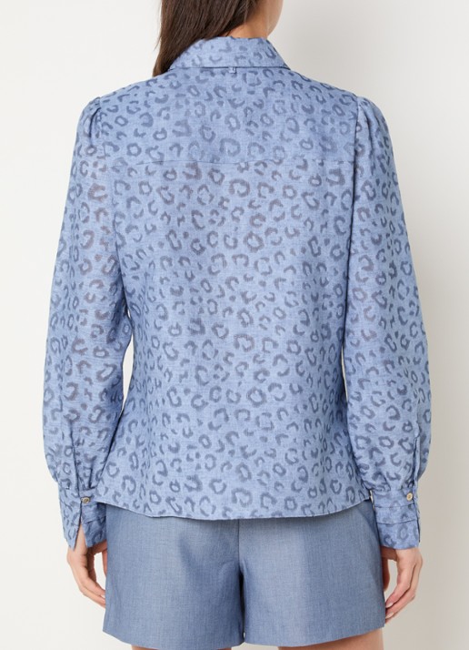 NIKKIE Pragues blouse met panterprint - achterkant staalblauw