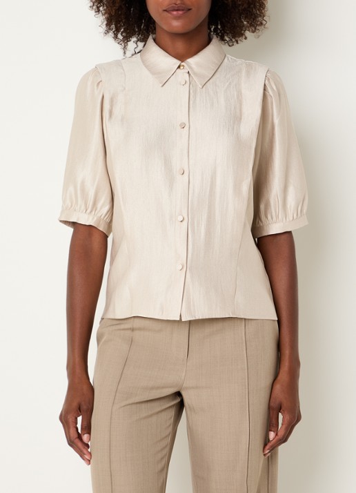 NIKKIE Relizane blouse met plooidetail - detail lichtoranje