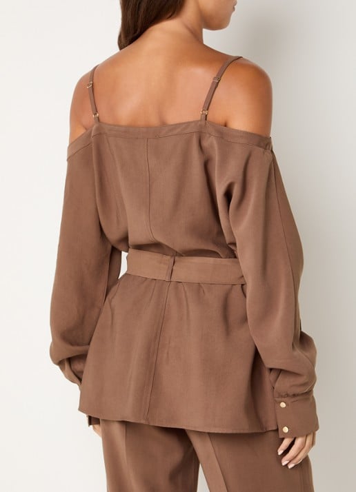 NIKKIE Riva blouse met strikceintuur - achterkant 2 bruin