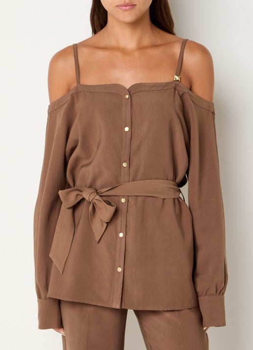 NIKKIE Riva blouse met strikceintuur - detail bruin