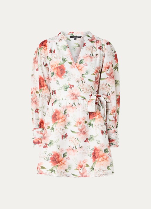 NIKKIE Riverview mini wikkel jurk met bloemenprint en strikceintuur - voorkant wit
