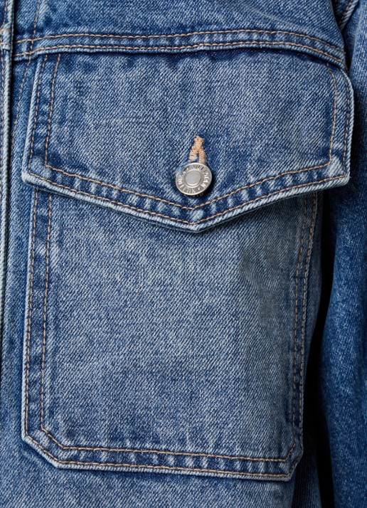 Nili Lotan Clement cropped spijkerjas met klepzakken - detail 4 indigo