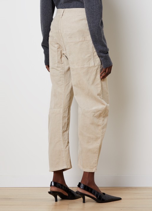 Nili Lotan Shon mid waist balloon fit broek met opgestikte zakken - achterkant beige