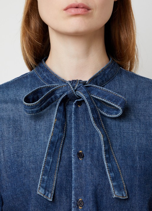 Nili Lotan Suzette blouse van denim met sjaalkraag - detail 4 blauw
