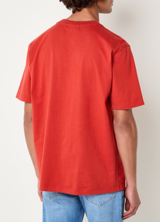 NN.07 Adam T-shirt met logoborduring - achterkant steenrood