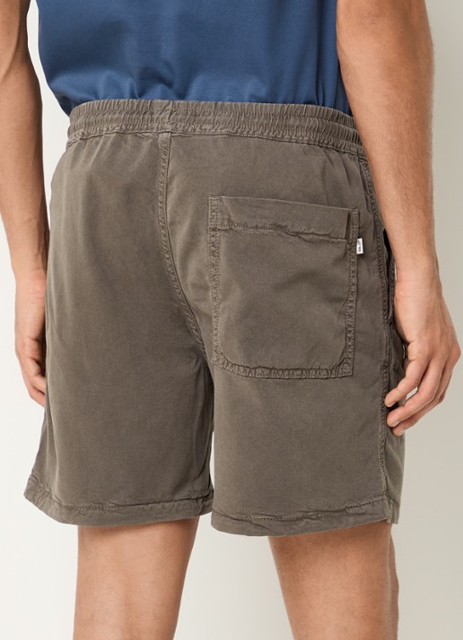 NN.07 Gregor straight fit korte broek met steekzakken - achterkant bruin