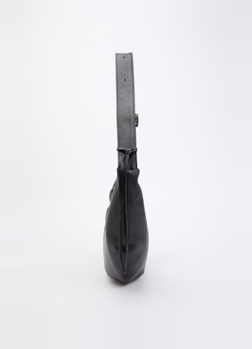 Nona Banana XL crossbodytas van leer met verstelbare schouderriem - detail 4 zwart