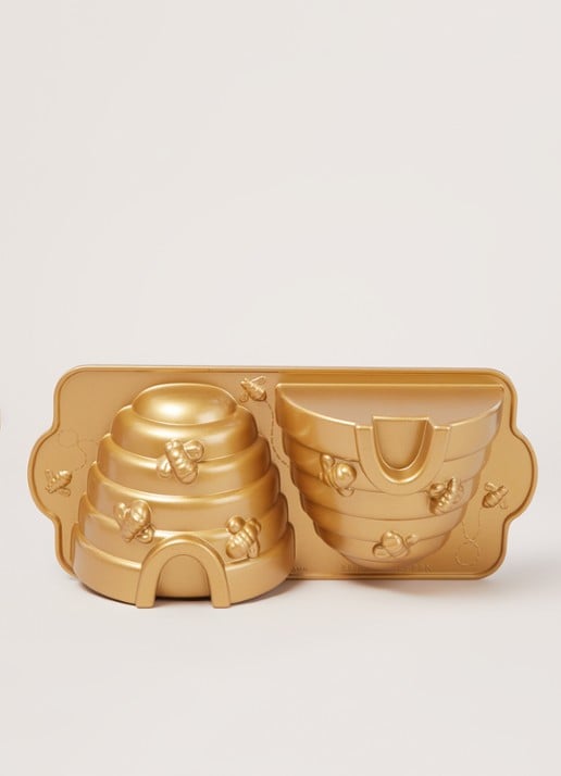 Nordic Ware Beehive bakvorm 42 x 19 cm  - voorkant 2 goud