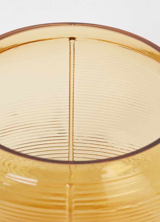 Normann Copenhagen Step vaas 16 cm - voorkant 2 okergeel