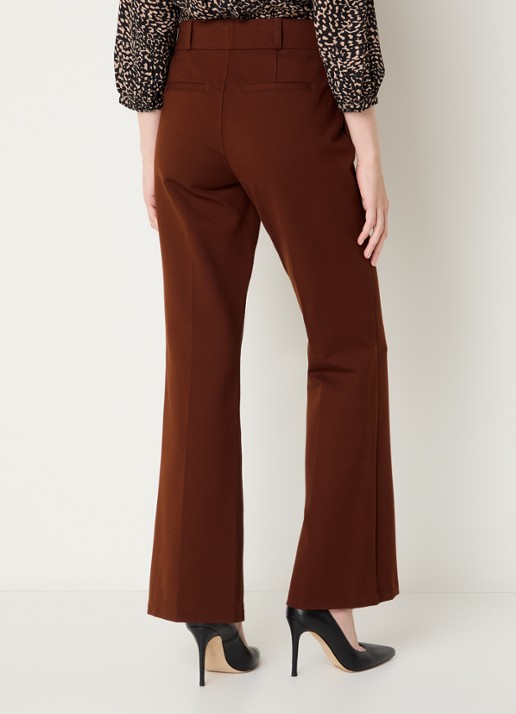 NYDJ Pull On high waist flared fit pantalon met steekzakken - achterkant 3 chocoladebruin