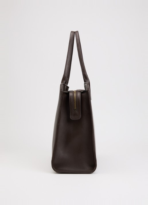 O My Bag Alma schoudertas van leer met 16 inch laptopvak  - detail 4 chocoladebruin
