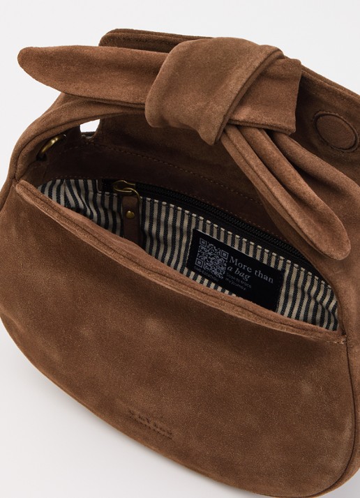 O My Bag Coco Croissant handtas van suède met afneembare schouderiem - detail donkerbruin