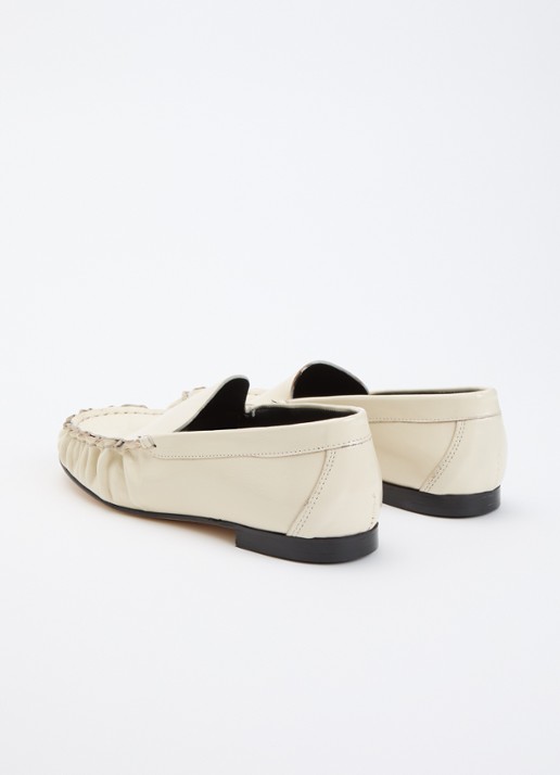 Odare Elena loafer van leer met lakfinish - achterkant gebroken wit