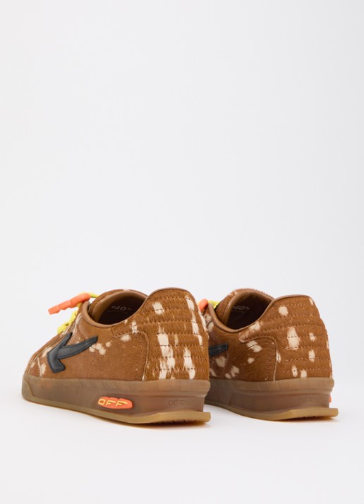 Off-White End Of Play sneaker van leer met ponyhair - achterkant bruin