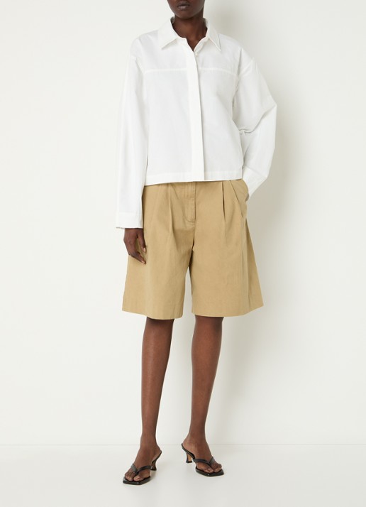 OLAF Low waist wide fit korte broek met paspelzak - voorkant 3 beige