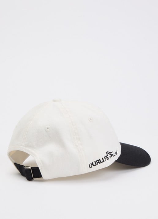 OLAF Varsity pet met logoborduring - detail 2 wit