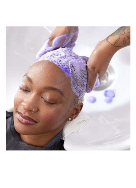 Olaplex No. 4P Blonde Enhancer Toning Shampoo - detail 5 undefined