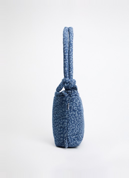 Ölend Ona gewatteerde crossbodytas van denim met panterprint - detail 2 indigo
