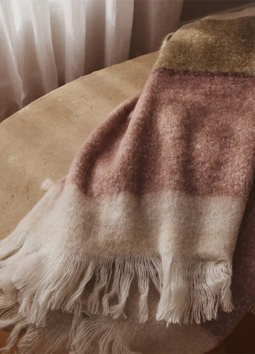 Olivier Desforges Baikal plaid 250 x 230 cm - voorkant 2 lichtbruin