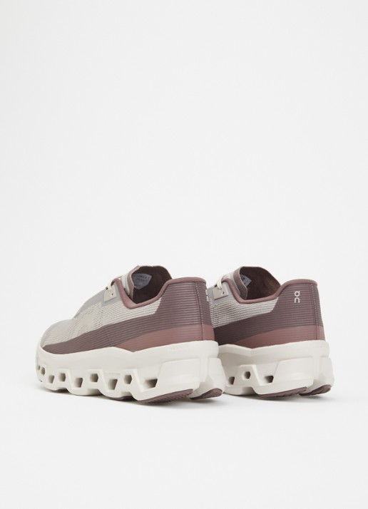 On Cloudmonster Void sportschoen van mesh met gebreid bovenwerk - achterkant 2 taupe