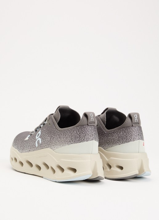 On Cloudsurfer Max sneaker met gebreid bovenwerk - achterkant 4 antraciet