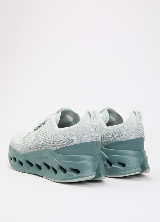On Cloudsurfer Max sneaker van mesh met logo - achterkant 5 zeegroen