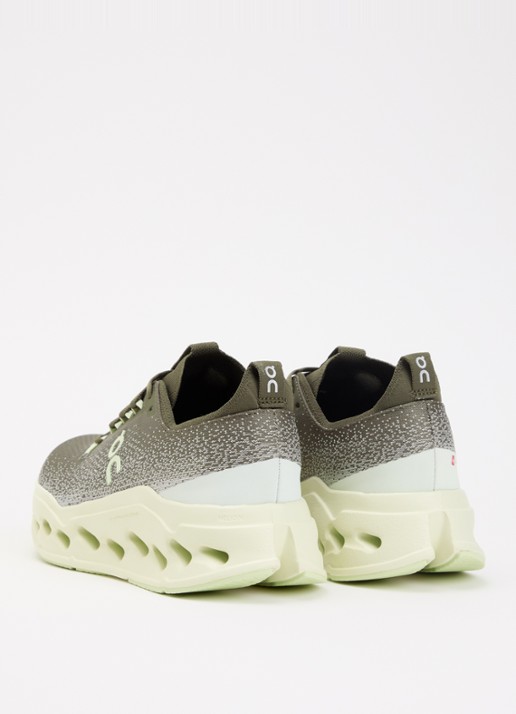 On Cloudsurfer Max sneaker van mesh met logo - achterkant 2 bronsgroen