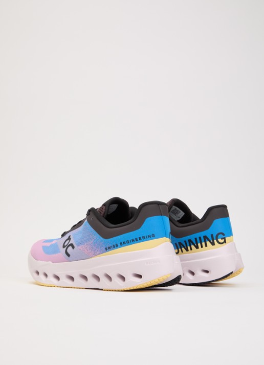 On Cloudsurfer Next sneaker met logo - achterkant lila