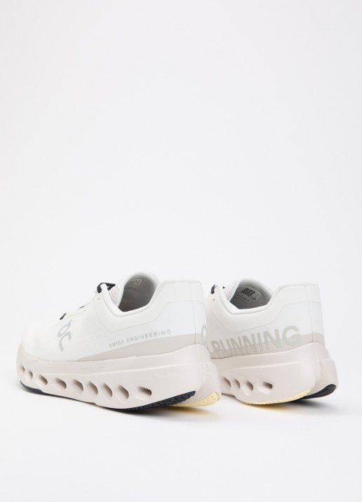On Cloudsurfer Next sneaker van mesh met logo - achterkant 2 wit