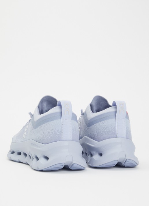 On Cloudtilt Moon sneaker met gebreid bovenwerk - achterkant lavendel