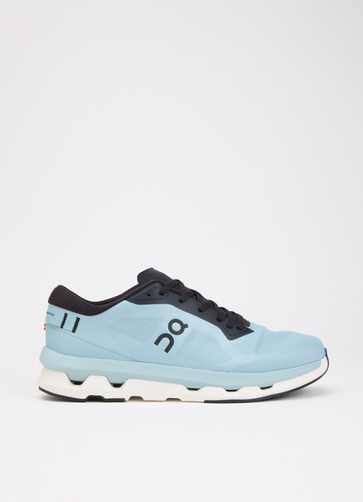 On Cloudzone sneaker met gebreid bovenwerk en logo - voorkant turquoise