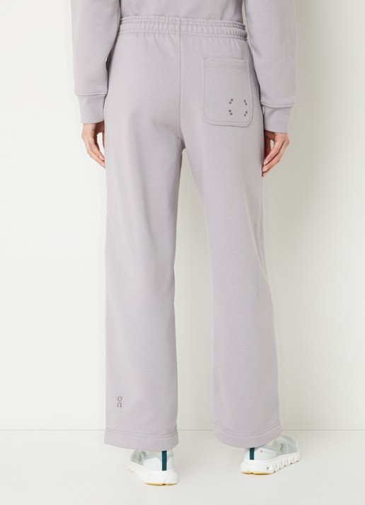 On Club Collective high waist straight fit joggingbroek met steekzakken - achterkant 3 taupe