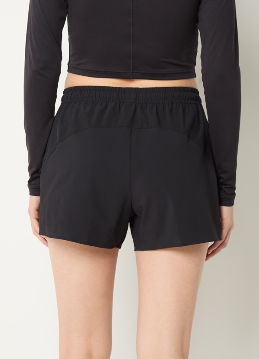 On High waist straight fit korte trainingsshort met logo - achterkant zwart