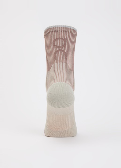 On Performance Run sokken met logo - voorkant 2 beige