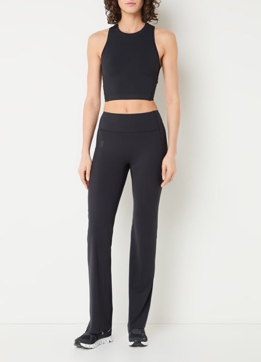 On Studio crop top met logo - voorkant 2 zwart