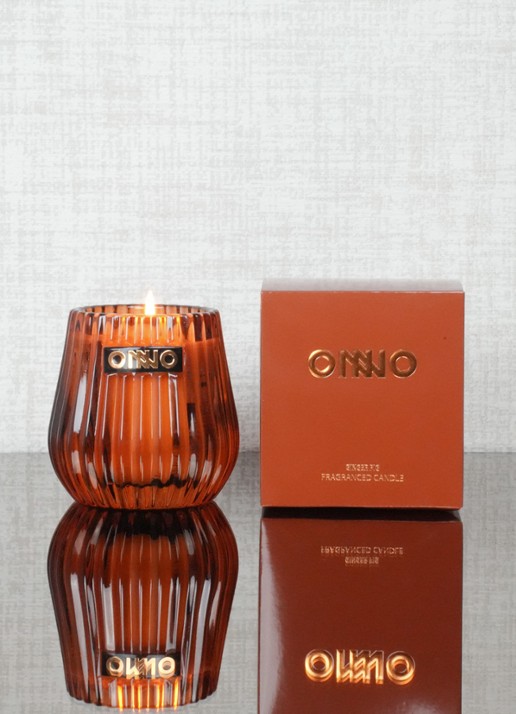 Onno Ginger Fig geurkaars - voorkant 3 bruin