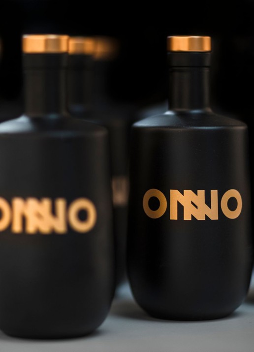 Onno Zanzibar geurstokjes navulling 500 ml - voorkant 2 zwart
