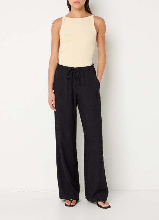 OPUS Marou high waiste wide fit pantalon met structuur - voorkant 3 zwart